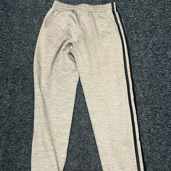 kids adidas grey pants size 10/12 medium worn once - Picture 3 of 3